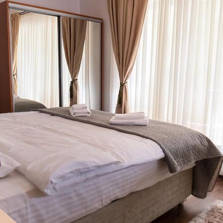 Nature Apartment - Minutes Away From The Old Town And Afi Mall Braşov Esterno foto
