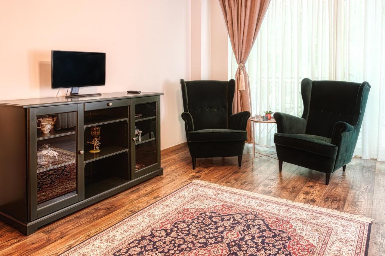 Nature Apartment - Minutes Away From The Old Town And Afi Mall Braşov Esterno foto