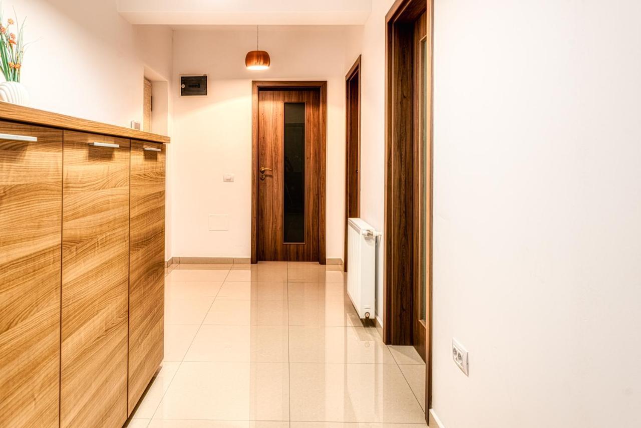 Nature Apartment - Minutes Away From The Old Town And Afi Mall Braşov Esterno foto