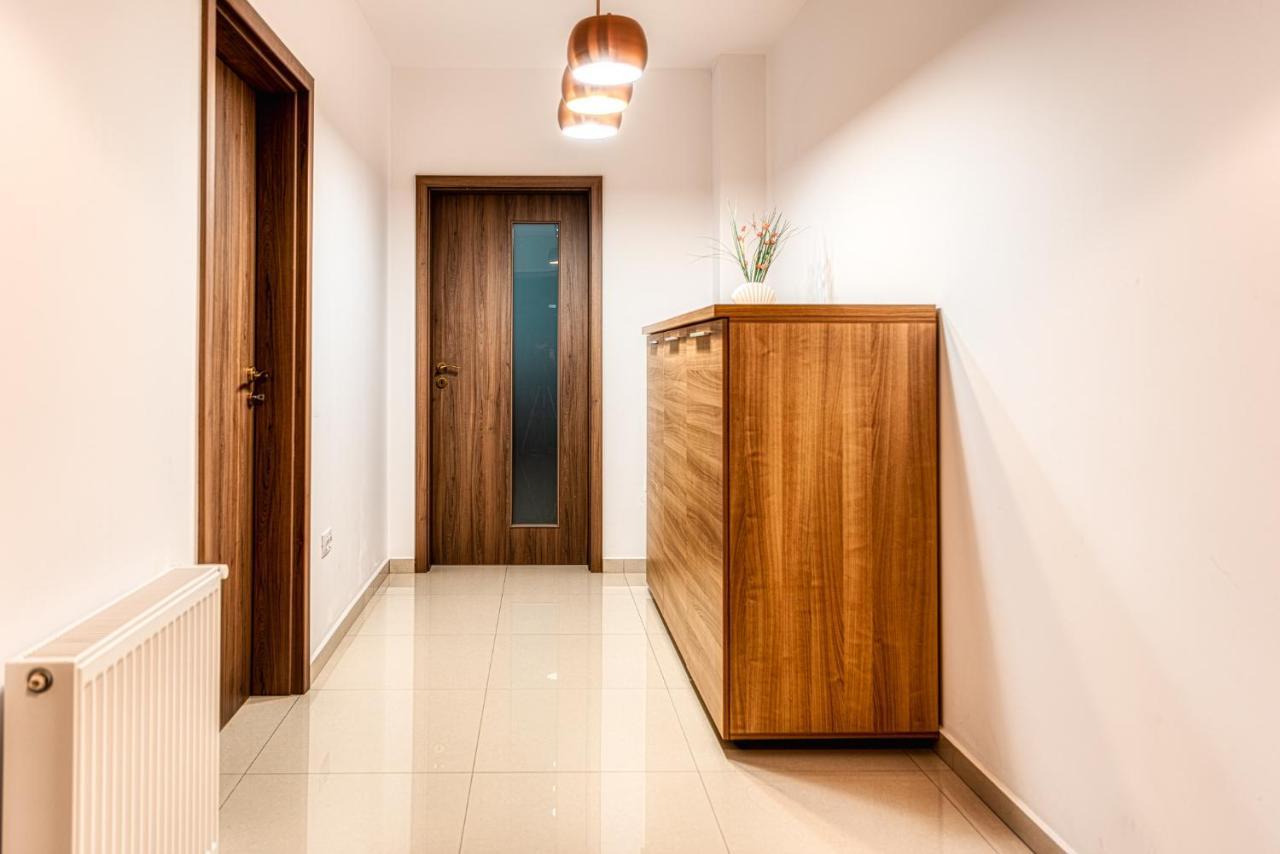 Nature Apartment - Minutes Away From The Old Town And Afi Mall Braşov Esterno foto