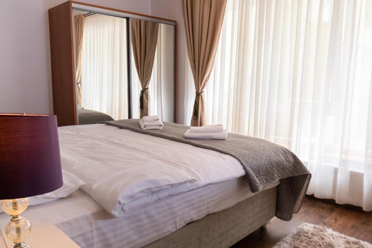 Nature Apartment - Minutes Away From The Old Town And Afi Mall Braşov Esterno foto