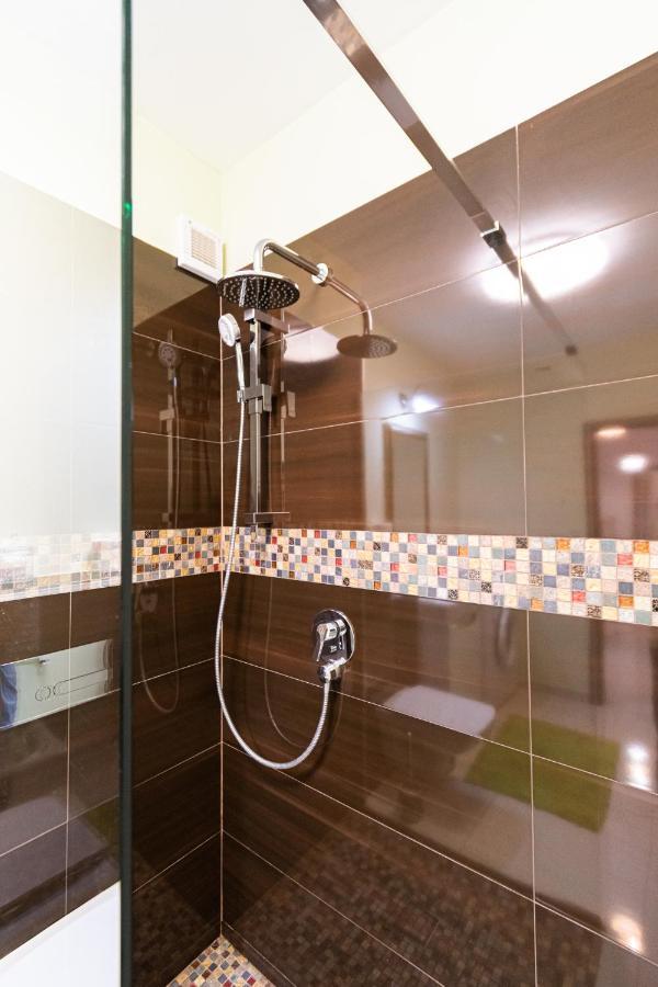 Nature Apartment - Minutes Away From The Old Town And Afi Mall Braşov Esterno foto