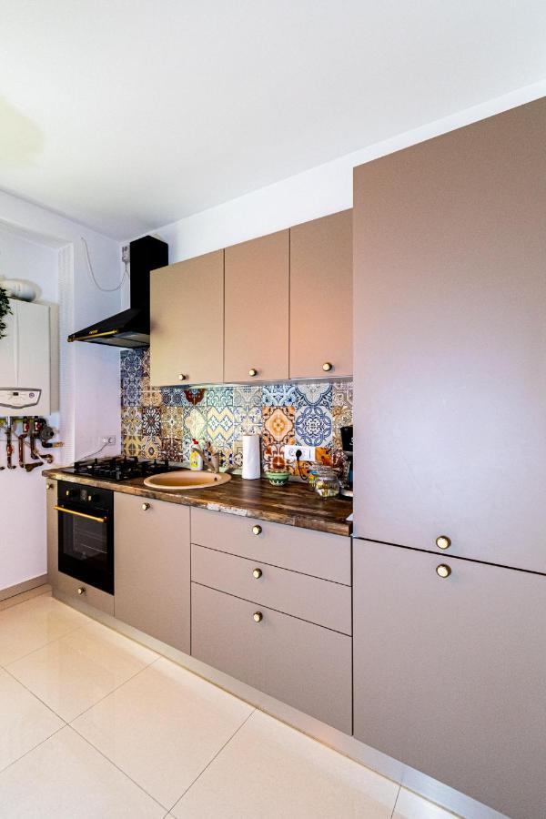Nature Apartment - Minutes Away From The Old Town And Afi Mall Braşov Esterno foto